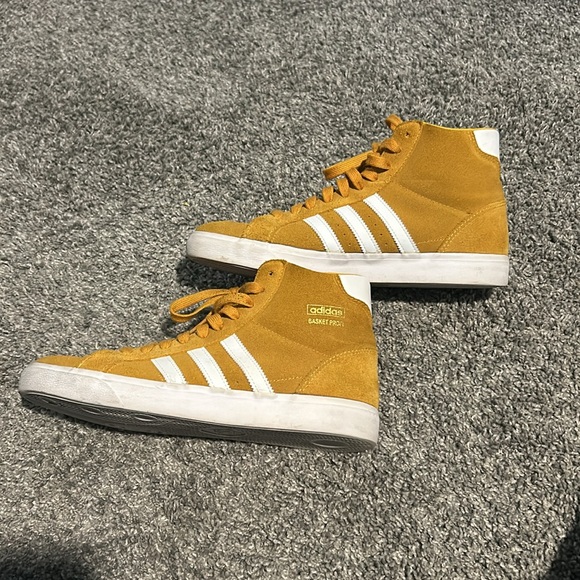 Mustard yellow high top adidas - Picture 3 of 6